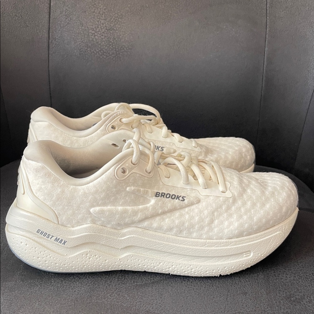 Brooks Ghost Max 2 Women’s Size 8.5 Cream